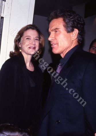 Annette Benning ,Warren Beatty, 1992 LA.jpg
